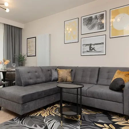 Stunning Family Apartment Ursynow With Parking & Balcony By Noclegi Renters Warsaw Exterior photo