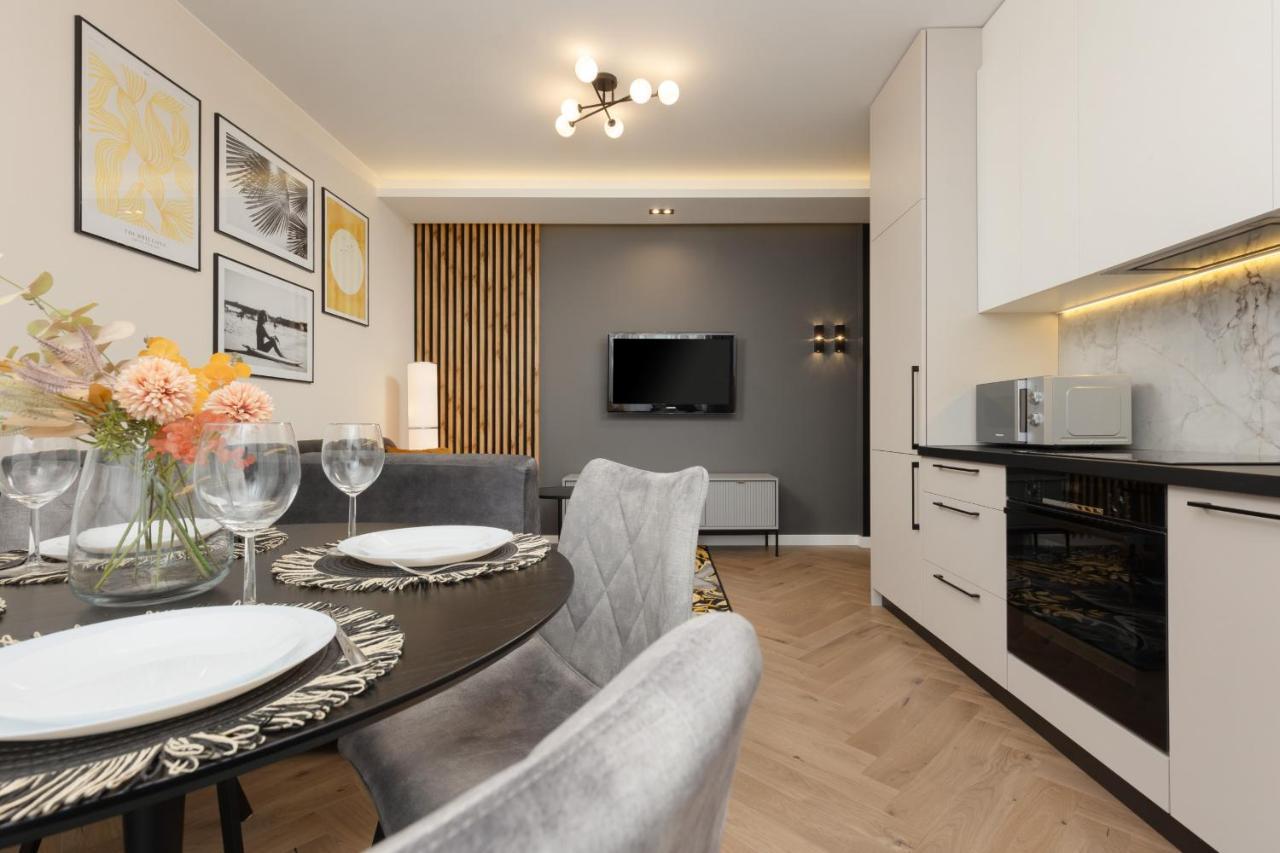 Stunning Family Ursynow With Parking & Balcony By Renters Apartment Warschau