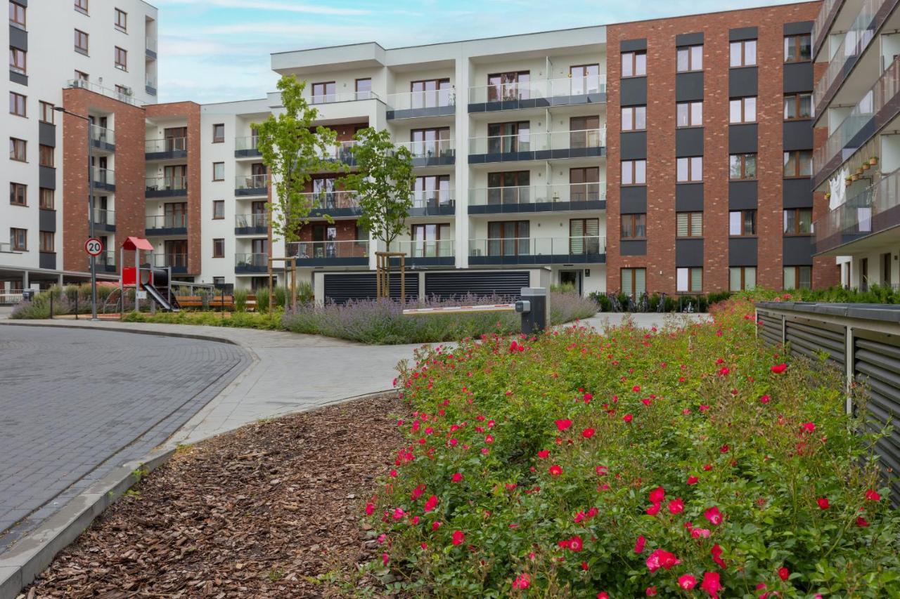 Stunning Family Ursynow With Parking & Balcony By Renters Warschau