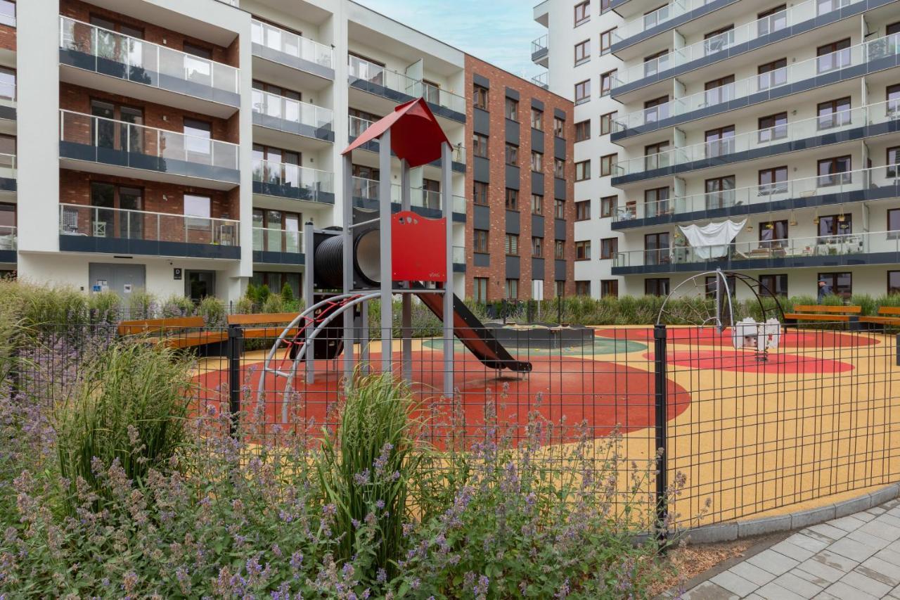 Stunning Family Ursynow With Parking & Balcony By Renters Appartamento *